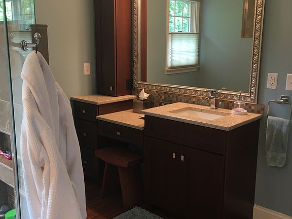 Master bath, makeup vanity 
