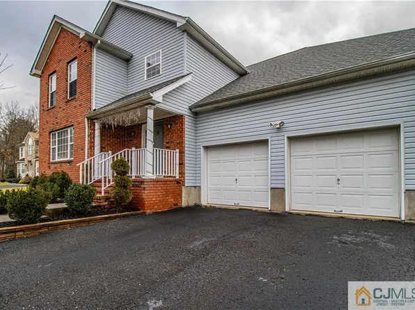 4 Fitzgerald Pl, Old Bridge, NJ 08857