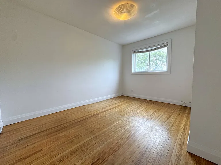 1175 Queen St E #B — Photo 17