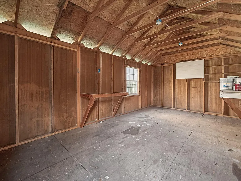 515 Ogilvie St — Photo 20