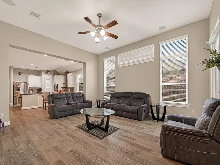 2209 Hidden Meadow Ln — Photo 8