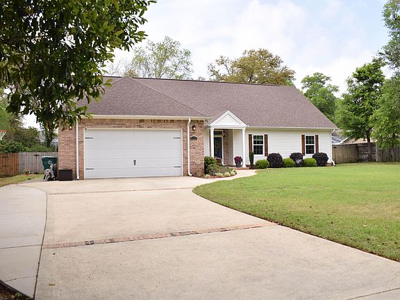 3rd image of 110 Troy Cir