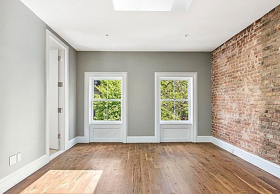 4th image of 400 Grand Ave