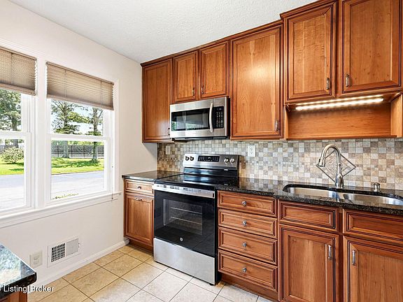 4th image of 910 Dana Marie Dr