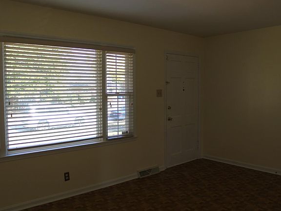 5th image of 3661 King Arthur Dr