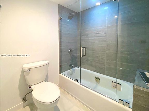 4th image of 2401 Collins Ave APT 1102