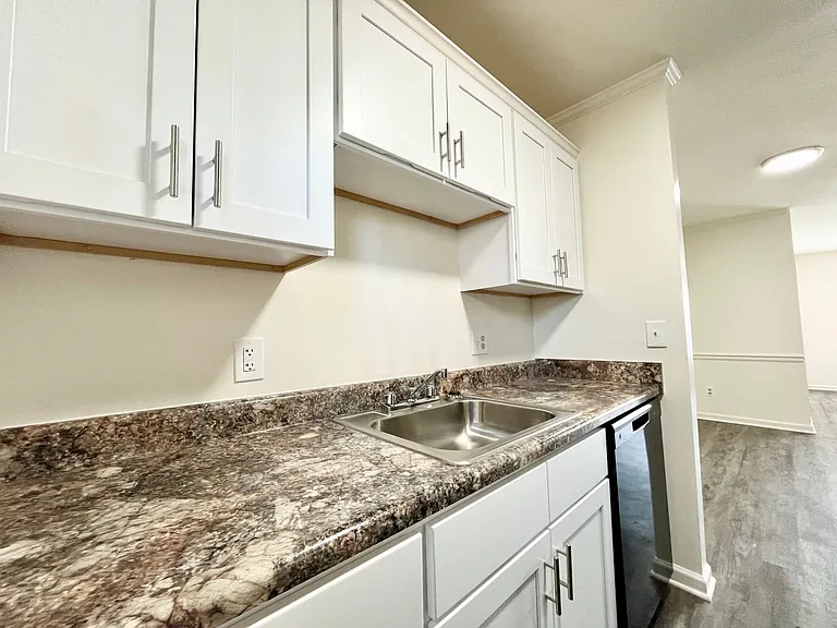 Collinwood Apartments — Photo 14