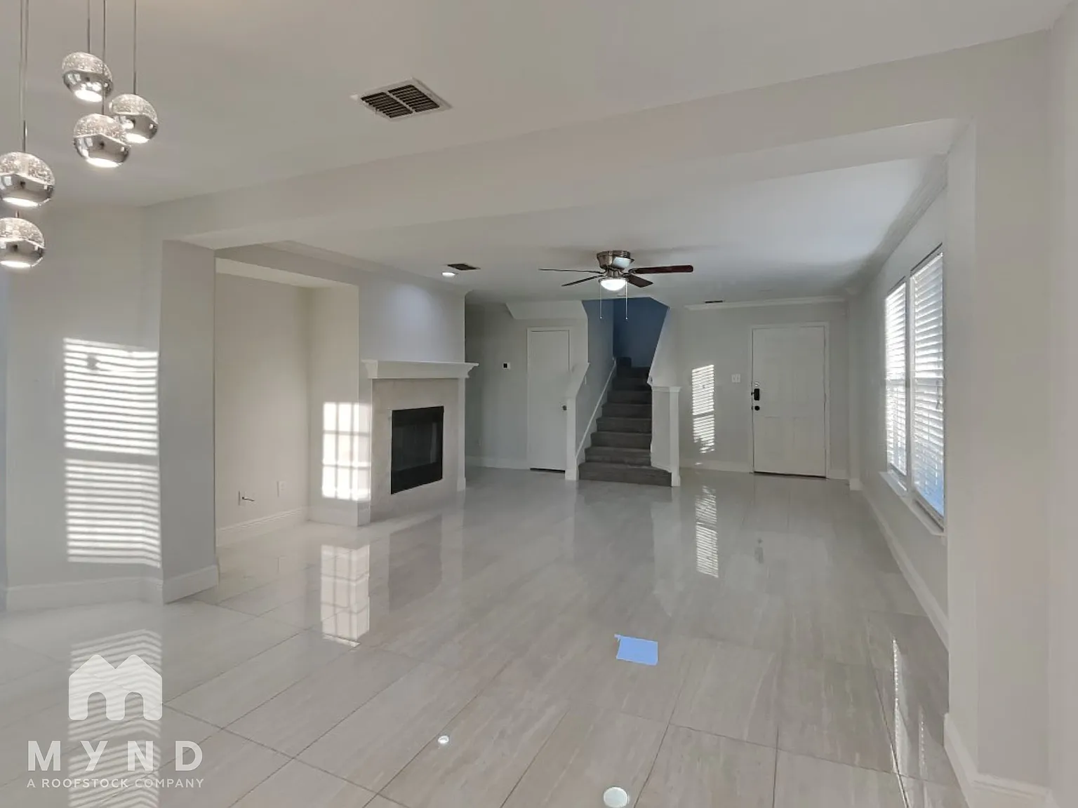 3 bed, 2.5 bath, 1996 sqft, $2,549 — Photo 2