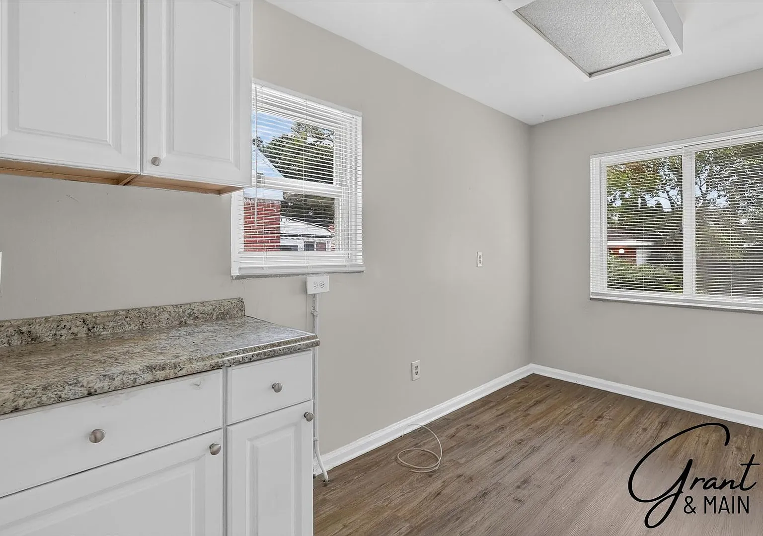 3 Bedroom Brick Bungalow - $1,350 — Photo 3
