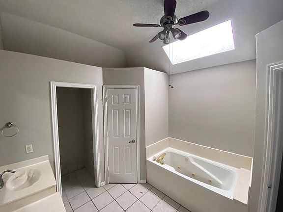 4th image of 3520 Cliff Oaks Dr