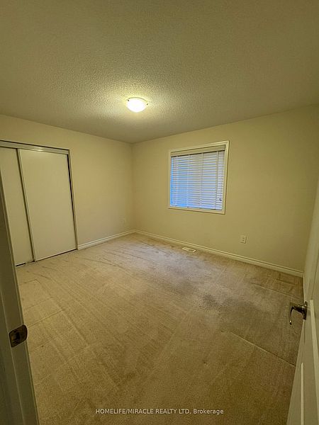 Brampton House for rent - 4 Bedrooms — photo 14