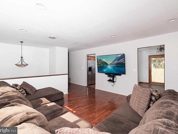 5th image of 47 Karickhoff Ct