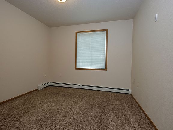 Fargo, ND North Sky Apartments | Bedroom