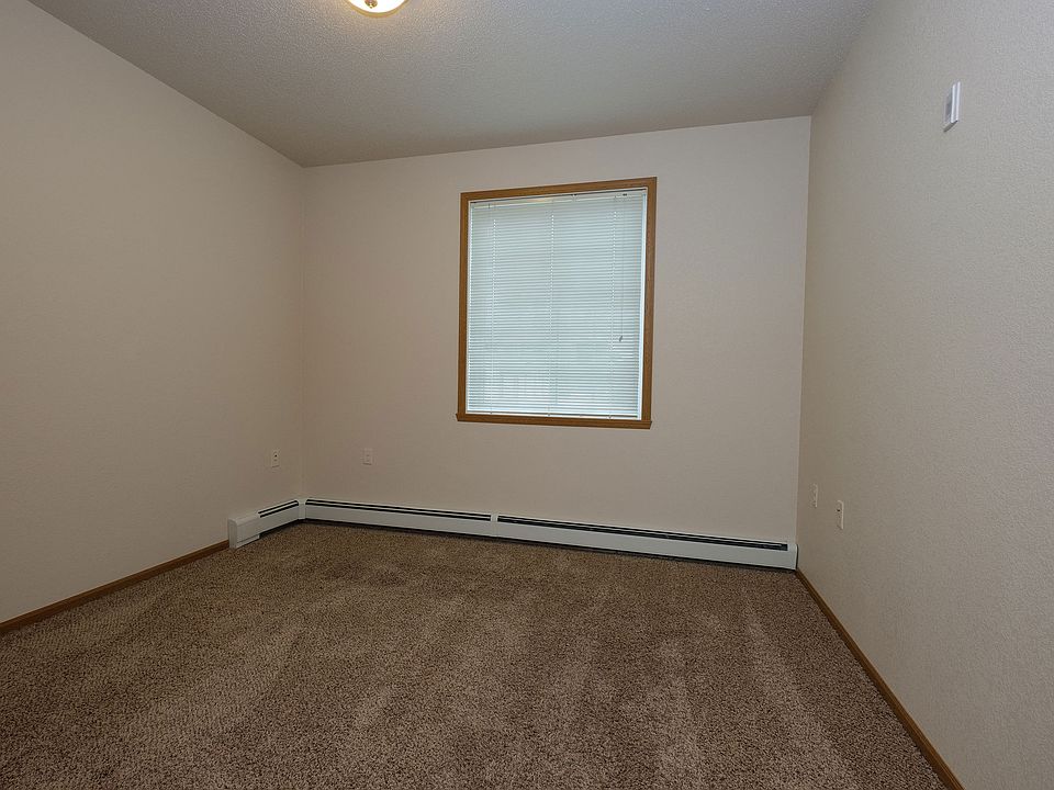 Fargo, ND North Sky Apartments | Bedroom