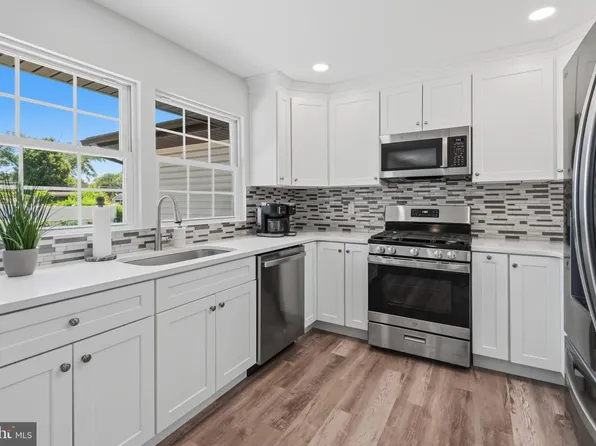 3 Stagecoach Rd, Southampton, NJ 08088