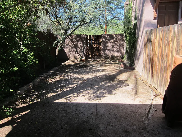 724 E 1st St #2 — Photo 2