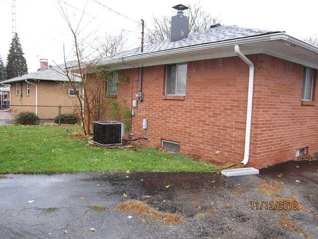 2nd image of 1947 Belvoir Dr