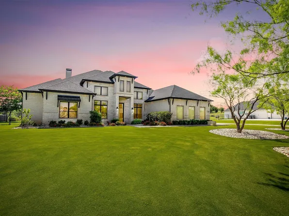 720 Glade Park Ct, Azle, TX 76020