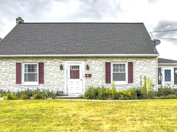 521 W Broad St, New Holland, PA 17557