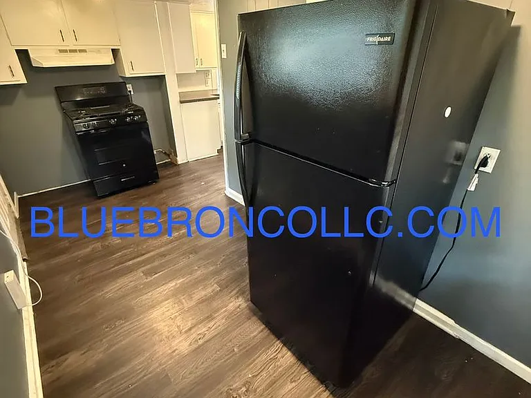 3435 E 7th St — Photo 5