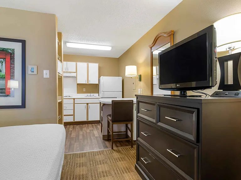 Studio Suite - 1 Queen Bed