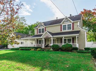 46 Bourdette Pl, Amityville, NY 11701