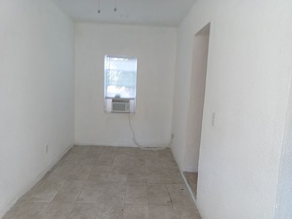 3rd image of 1231 Sunset Point Rd