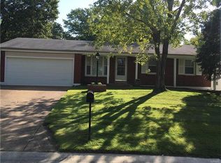 10406 Saint Ives Dr, Saint Louis, MO 63136