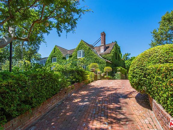 3rd image of 425 Parkwood Dr