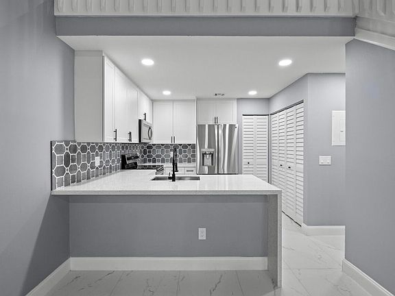 3rd image of 7125 Sportsman Drive