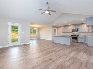 147 Lake View Cir, Waynesboro, VA 22980