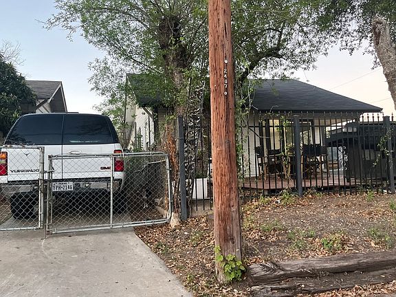 3rd image of 2407 W Salinas St
