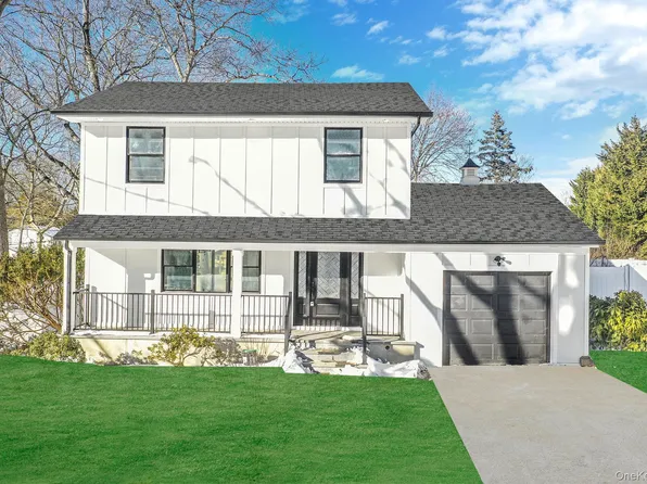 39 E Lyons Street, Melville, NY 11747