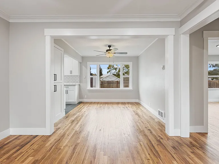 B345AG — Photo 15