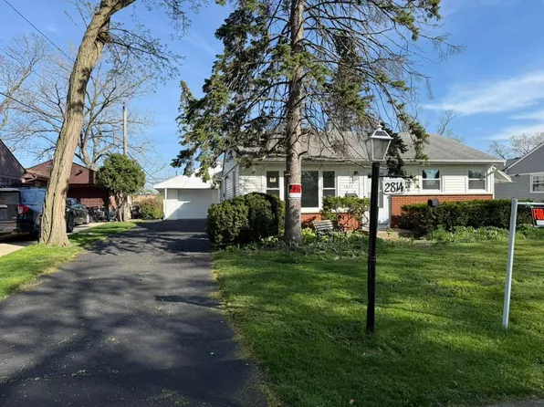 2814 Cardinal Dr, Rolling Meadows, IL 60008