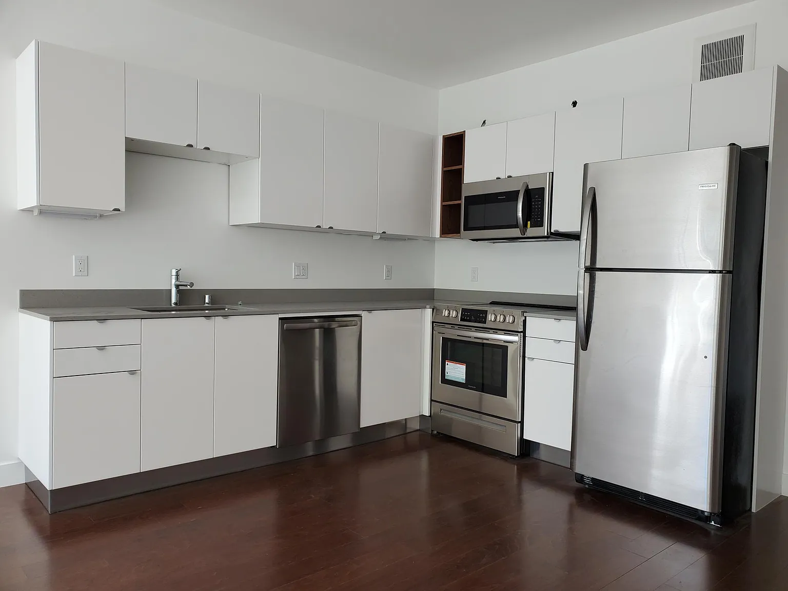 718 Clay St — Photo 4