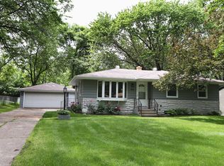 564 Martha Ln, Woodbury, MN 55125