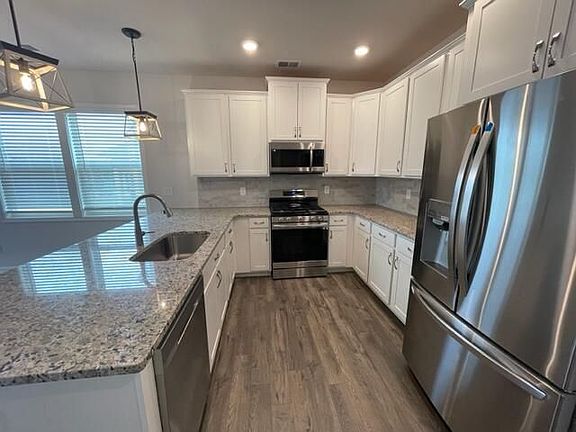 3rd image of 778 Courtland Dr