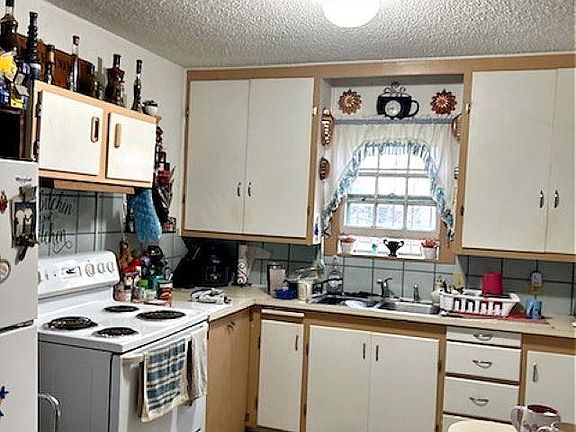 3rd image of 1504 W Tilden St