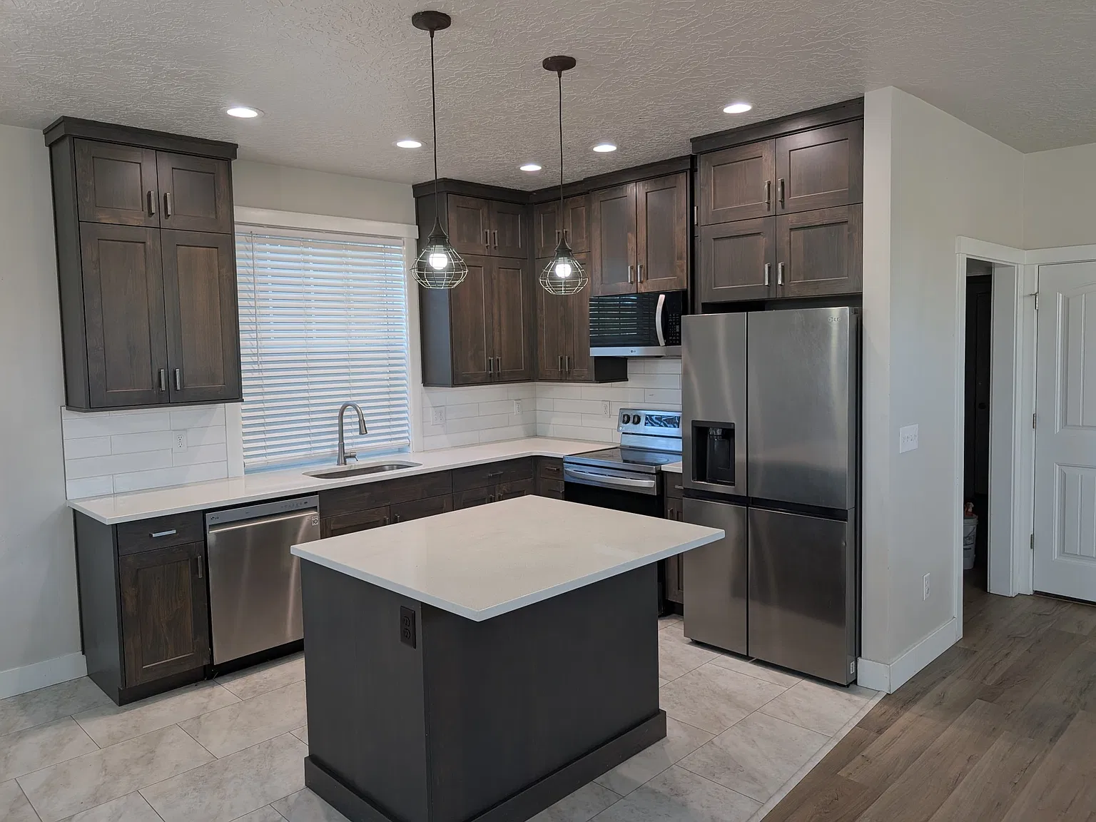 3 bed, 1428 sqft, $1,900 — Photo 4