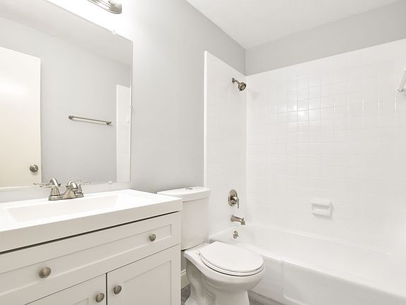 4th image of 3650 SW 20th Ave APT 12