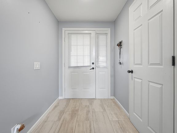 3rd image of 7121 Treverton Dr