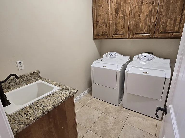 358 E Wayne Ct — Photo 12