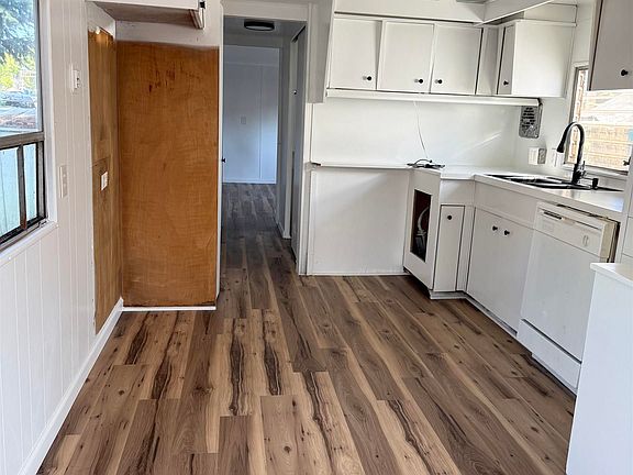 3rd image of 316 SW Baseline St Unit 1