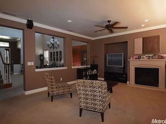 4th image of 1091 Lawrence Ln