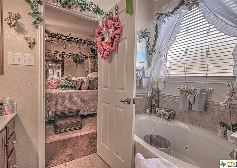 2nd image of 713 Tumbleweed Trl