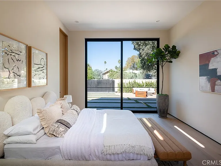 23340 Collins — Photo 32