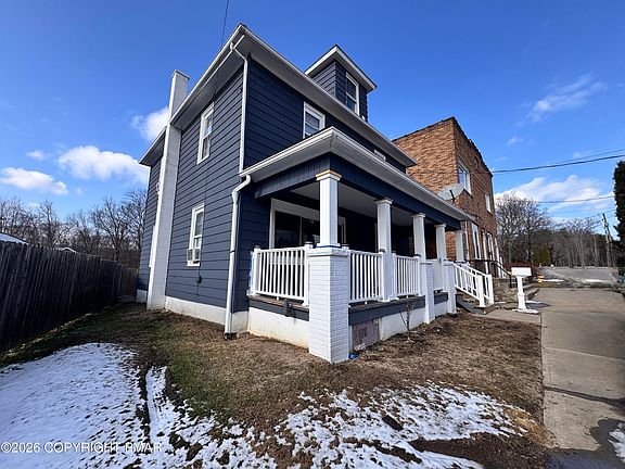 2nd image of 598 Old Newport St