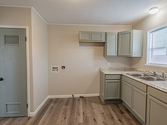 5th image of 703 E Avenue D