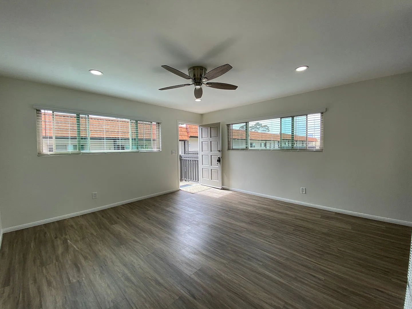 El Camino Grove Apartment Homes — Photo 3